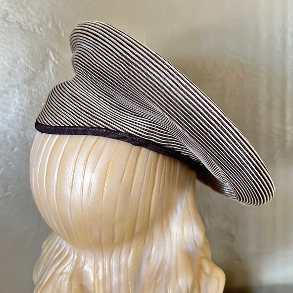 MARVELOUS 1940s' BEIGE/BROWN STRAW CIRCULAR TILT HAT WITH BROWN GROSGRAIN BUTTON - Picture 5 of 12